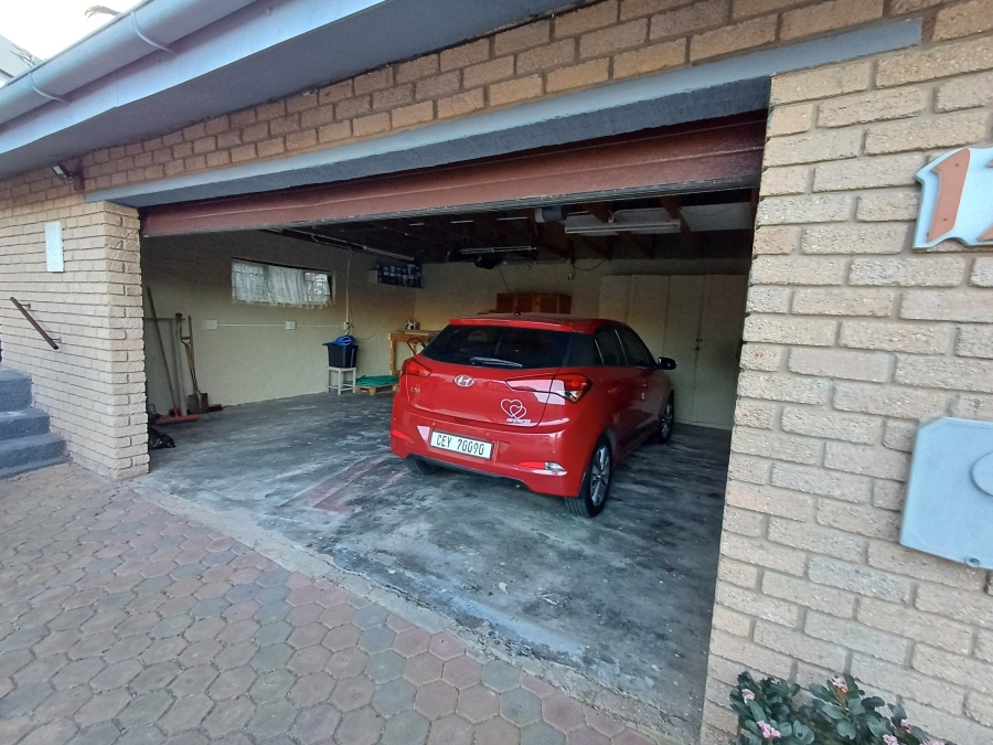 4 Bedroom Property for Sale in Hartenbos Heuwels Western Cape